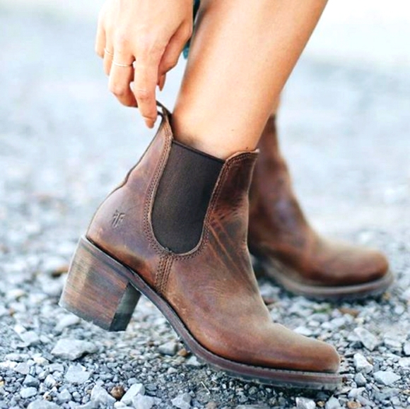 frye sabrina chelsea boot